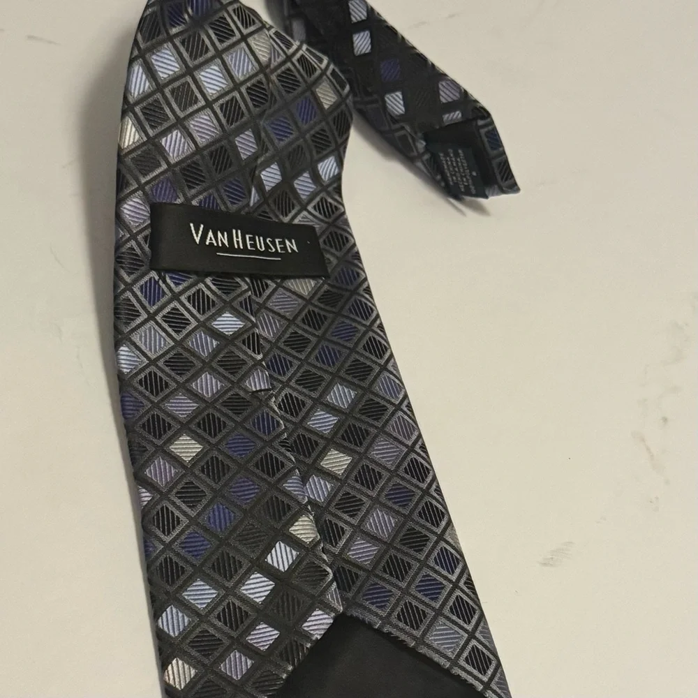 Van Heusen Diamond Pattern Tie‎ - Black and Gray